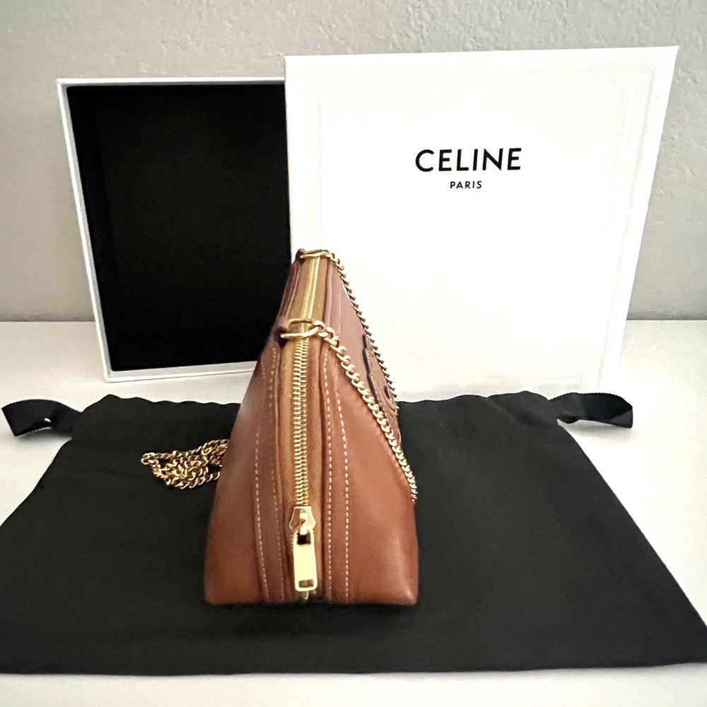 CELINE CLUTCH ON CHAIN CUIR TRIOMPHE IN SMOOTH CALFSKIN
TAN - Picture 6 of 10